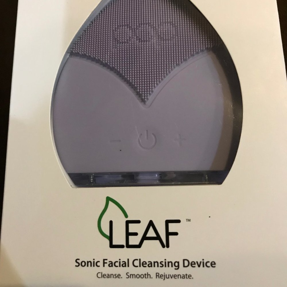 Pop Sonic Leaf Sonic Facial Cleansing Device